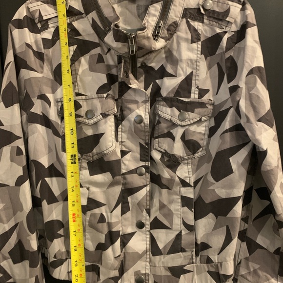 Rubbish brand Zip up camo - Picture 3 of 5
